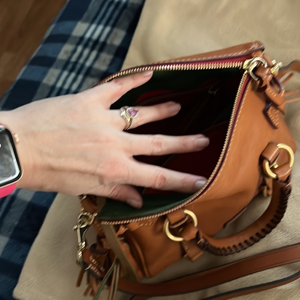 BEAUTIFUL Dooney camel bag - Picture 3 of 4
